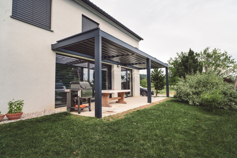 motorised and retractable aluminum pergolas