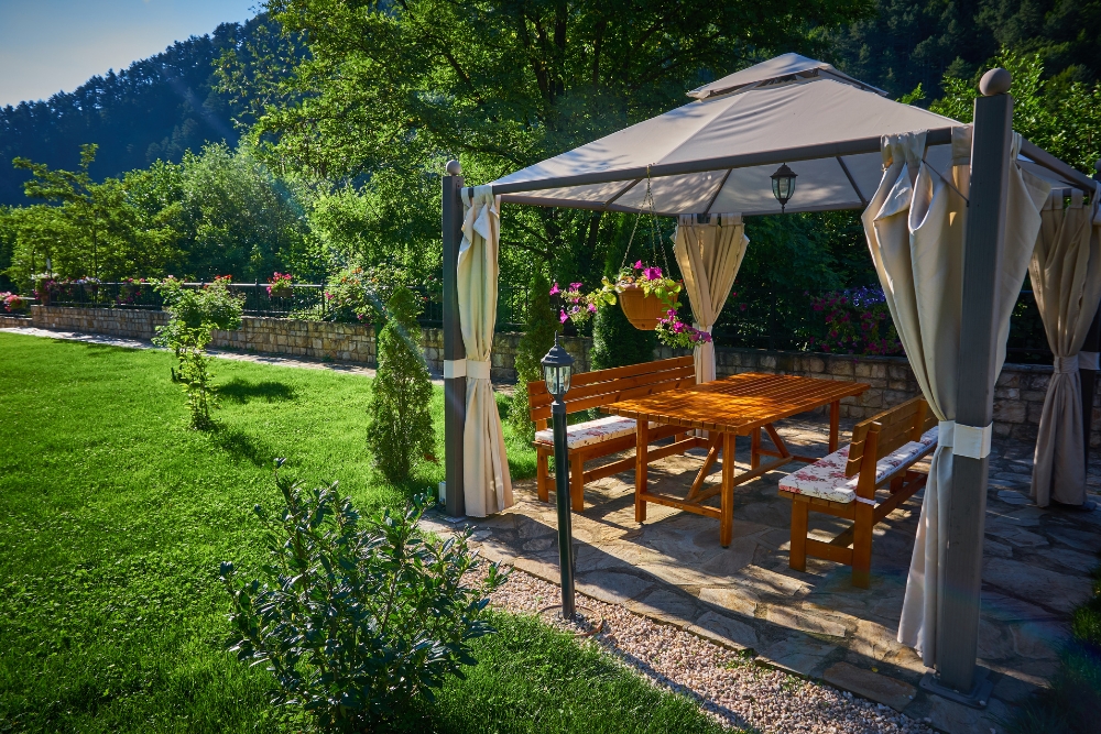 Why Choose an Aluminum Pergola?