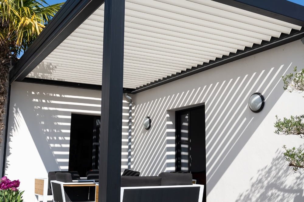 the role of ventilation in aluminum pergola design