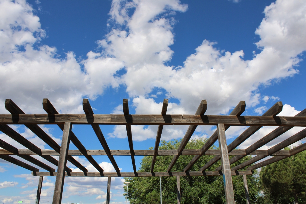 Selecting the Perfect Spot for Your Pergola Swing Bed